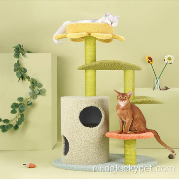 Кошка взбираясь кошачьи дерево на продажу